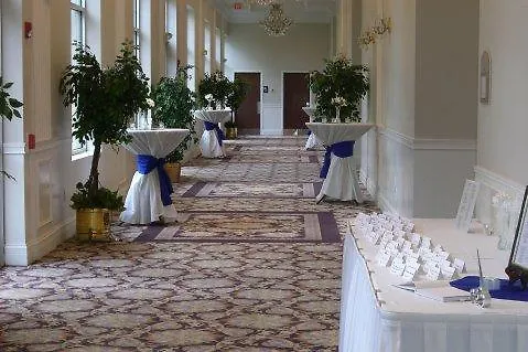 Clarion & Convention Center 3*