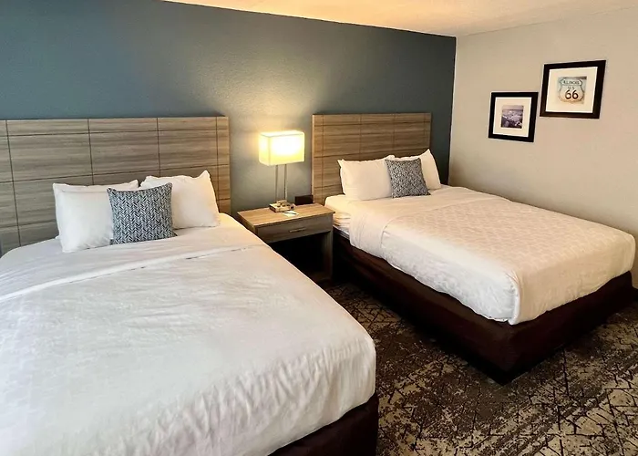 Clarion & Convention Center 3*