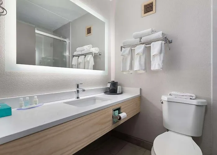 Hotel Clarion & Convention Center 3*
