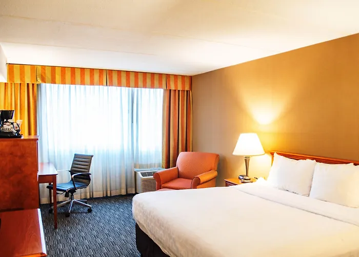 Clarion & Convention Center Hotel 3*