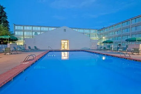 Clarion & Convention Center Hotel 3*